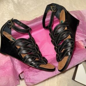 nib Chie Mihara Cage-Strap Wedge Sandals in Black size 8